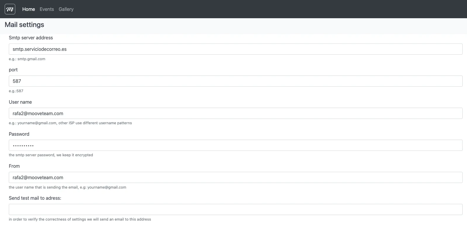 Formulario de configuración de correo mostrando campos de configuración SMTP con dirección del servidor, puerto, credenciales y opción de correo de prueba