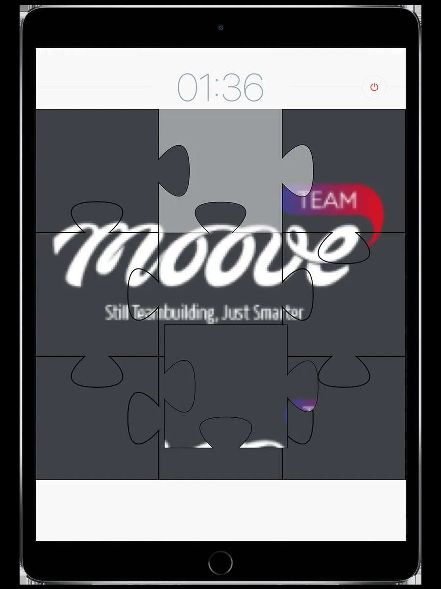 Pantalla del challenge Puzzle mostrando un rompecabezas del logo de MooveTeam siendo ensamblado